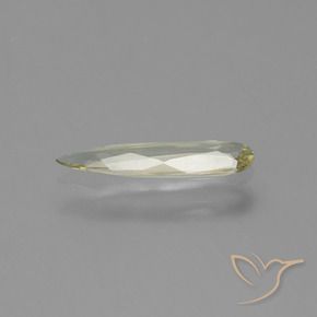 0.54カラットの天然とても淡いイエローカラーチェンジダイアスポア（12.5×3.3 mm・洋梨の形）