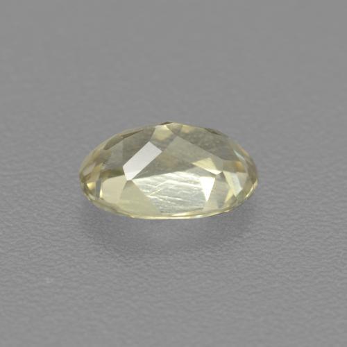 0.54カラットの天然ライトイエローカラーチェンジダイアスポア（6.1×4.2 mm・オーバルカット）