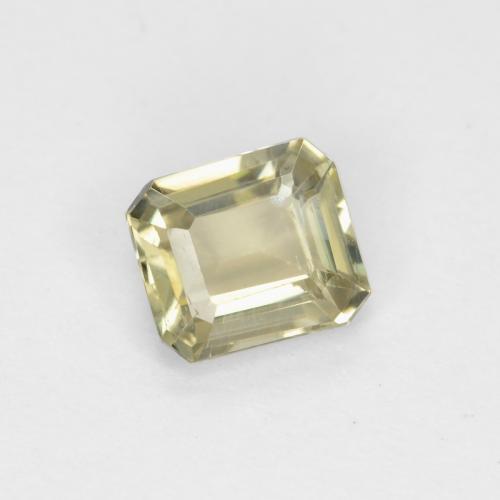0.62カラットの天然ライトイエローカラーチェンジダイアスポア（5.3×4.7 mm・エメラルドカット）