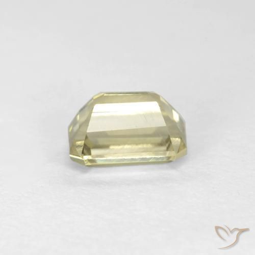 0.74カラットの天然非常に薄い黄色色が変わるダイアスポア、八角形 / エメラルドカット、VS