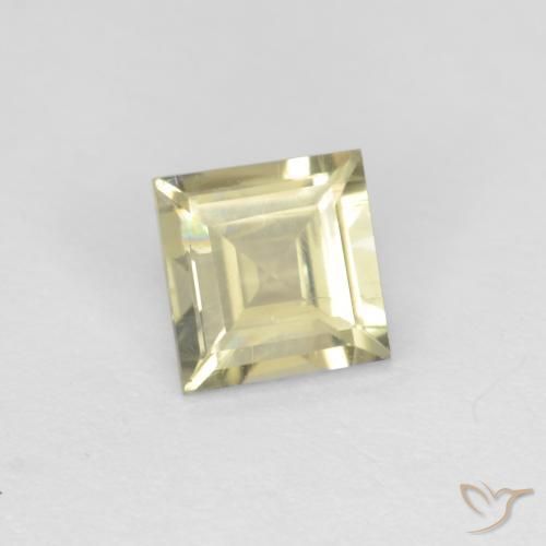 0.70カラットの天然とても淡いイエローカラーチェンジダイアスポア（5.2×5.1 mm・四角）