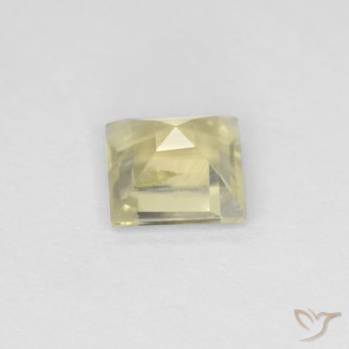 0.70カラットの天然とても淡いイエローカラーチェンジダイアスポア（5.2×5.1 mm・四角）