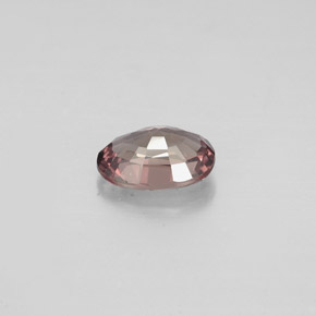 0.76カラットの天然ピンクがかったローズ〜レッドピンクカラーチェンジガーネット（6.5×4.6 mm・オーバルカット）