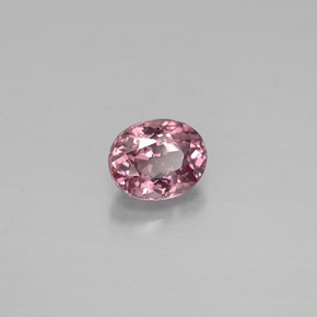 0.58カラットの天然ピンクがかったローズ〜レッドピンクカラーチェンジガーネット（5.2×4.2 mm・オーバルカット）