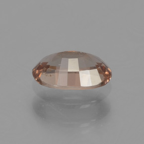 0.59カラットの天然ミディアムブラウンカラーチェンジガーネット（6.1×4.1 mm・オーバルカット）