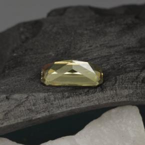 0.74カラットの天然茶色がかった黄色カラーチェンジガーネット（7.1×3.6 mm・エメラルドカット）