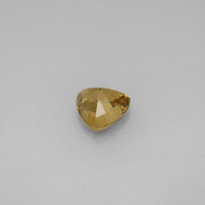 0.85カラットの天然緑がかった茶〜レッドピンクカラーチェンジガーネット（5.6×5.6 mm・トリリアント）