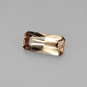 1.21カラットの天然茶色がかったローズ〜レッドカラーチェンジガーネット（9.1×4.4 mm・エメラルドカット）