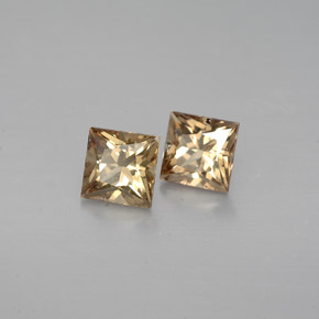 カラットの天然ゴールデンブラウン〜オレンジカラーチェンジガーネット（4.1×4.1 mm・四角）