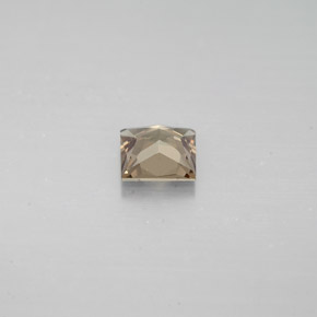 0.49カラットの天然ライトブラウンカラーチェンジガーネット（4.4×4.3 mm・四角）