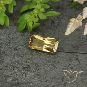 0.62カラットの天然ゴールドイエローカラーチェンジガーネット、八角形 / エメラルドカット、VVS-VS