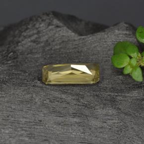 0.60カラットの天然ゴールデンイエローカラーチェンジガーネット（7.1×3.5 mm・エメラルドカット）