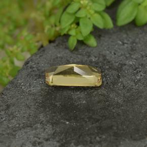 0.61カラットの天然ゴールドイエローカラーチェンジガーネット、エメラルドカット、VS