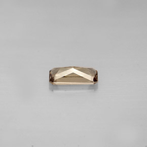 0.60カラットの天然ゴールデンブラウン〜ピンクカラーチェンジガーネット（7×3.5 mm・エメラルドカット）