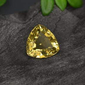 0.64カラットの天然濃いゴールドカラーチェンジガーネット（5.5×5.4 mm・トリリアント）