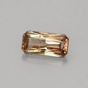 0.75カラットの天然緑がかった茶〜レッドピンクカラーチェンジガーネット（7.1×3.5 mm・エメラルドカット）