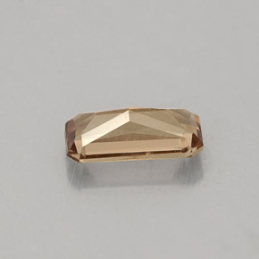 0.75カラットの天然緑がかった茶〜レッドピンクカラーチェンジガーネット（7.1×3.5 mm・エメラルドカット）