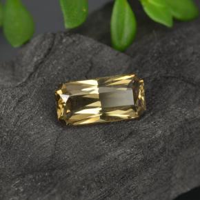 0.78カラットの天然アースゴールデンカラーチェンジガーネット（7.1×3.5 mm・エメラルドカット）