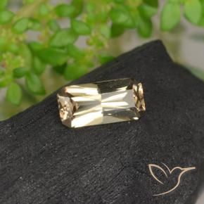 0.65カラットの天然ゴールドカラーチェンジガーネット、エメラルドカット、VVS