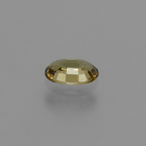 0.64カラットの天然緑がかった茶〜レッドピンクカラーチェンジガーネット（6.2×4.1 mm・オーバルカット）