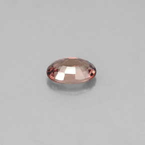 0.61カラットの天然茶色がかったローズ〜レッドカラーチェンジガーネット（6.1×4.1 mm・オーバルカット）