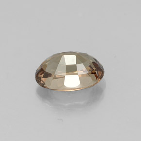 0.79カラットの天然グリーン〜レッドピンクカラーチェンジガーネット（6.1×4.2 mm・オーバルカット）