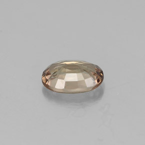 0.57カラットの天然茶色がかったローズ〜レッドカラーチェンジガーネット（6×4.1 mm・オーバルカット）