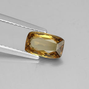1.11カラットの天然ゴールデンブラウンカラーチェンジガーネット（7.8×4.8 mm・クッションカット）