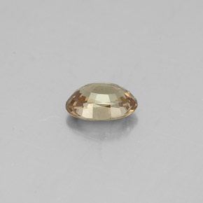 0.62カラットの天然ゴールドカラーチェンジガーネット（6×4.1 mm・オーバルカット）