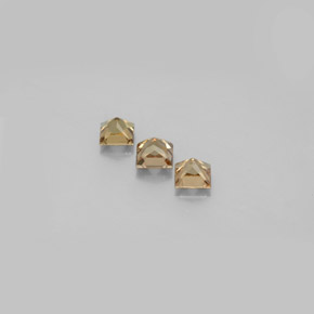 カラットの天然ゴールデンブラウン〜オレンジカラーチェンジガーネット（3.7×3.7 mm・四角）