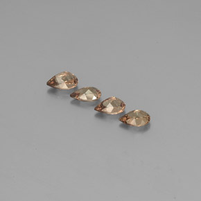 カラットの天然ゴールデンブラウン〜オレンジカラーチェンジガーネット（6.1×4.1 mm・洋梨の形）