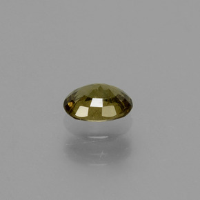 0.62カラットの天然ゴールデンイエローカラーチェンジガーネット（5.7×4.4 mm・オーバルカット）