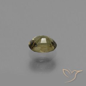 0.65カラットの天然ゴールデンイエローカラーチェンジガーネット（5.3×4.3 mm・オーバルカット）