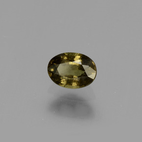 0.61カラットの天然緑がかった茶〜レッドピンクカラーチェンジガーネット（5.6×4.1 mm・オーバルカット）