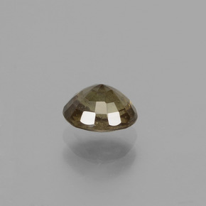 0.81カラットの天然ダークブラウンカラーチェンジガーネット（5.7×4.6 mm・オーバルカット）