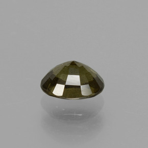 1.36カラットの天然緑がかった茶〜レッドピンクカラーチェンジガーネット（7×5.6 mm・オーバルカット）