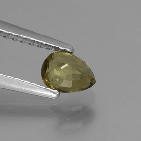 0.59カラットの天然緑がかった茶〜レッドピンクカラーチェンジガーネット（5.5×4.3 mm・洋梨の形）