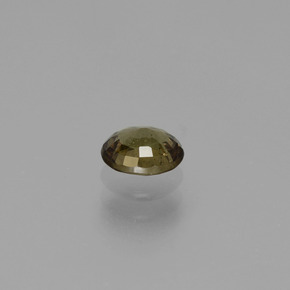 0.60カラットの天然グリーン〜レッドピンクカラーチェンジガーネット（5.4×4.5 mm・オーバルカット）