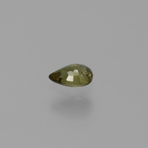0.43カラットの天然グリーン〜レッドピンクカラーチェンジガーネット（5.5×3.9 mm・洋梨の形）