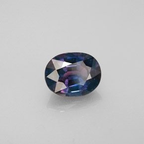 1.52カラットの天然マルチカラーカラーチェンジサファイア（7.3×5.8 mm・オーバルカット）