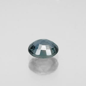 0.89カラットの天然マルチカラーカラーチェンジサファイア（6×5.1 mm・オーバルカット）