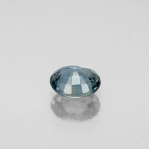 0.71カラットの天然マルチカラーカラーチェンジサファイア（5.8×4.8 mm・オーバルカット）