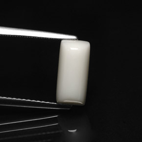 2.76カラットの天然ホワイトサンゴ（11.5×5.4 mm・バゲット）