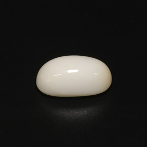 2.81カラットの天然ホワイトサンゴ（11.1×6.3 mm・オーバルカット）