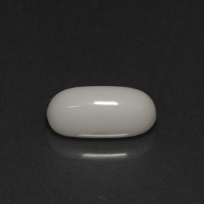 2.73カラットの天然ホワイトサンゴ（11.9×5.7 mm・オーバルカット）