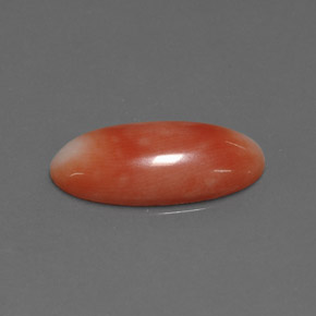 2.55カラットの天然ホワイトサーモンサンゴ（15.4×7.3 mm・オーバルカット）
