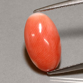 2.85カラットの天然ホワイトサーモンサンゴ（13×7.7 mm・オーバルカット）