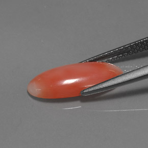 2.03カラットの天然ホワイトサーモンサンゴ（15.1×6.8 mm・オーバルカット）