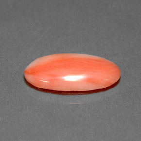 2.00カラットの天然ホワイトサーモンサンゴ（14.8×7.6 mm・オーバルカット）
