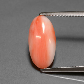 2.00カラットの天然ホワイトサーモンサンゴ（14.8×7.6 mm・オーバルカット）